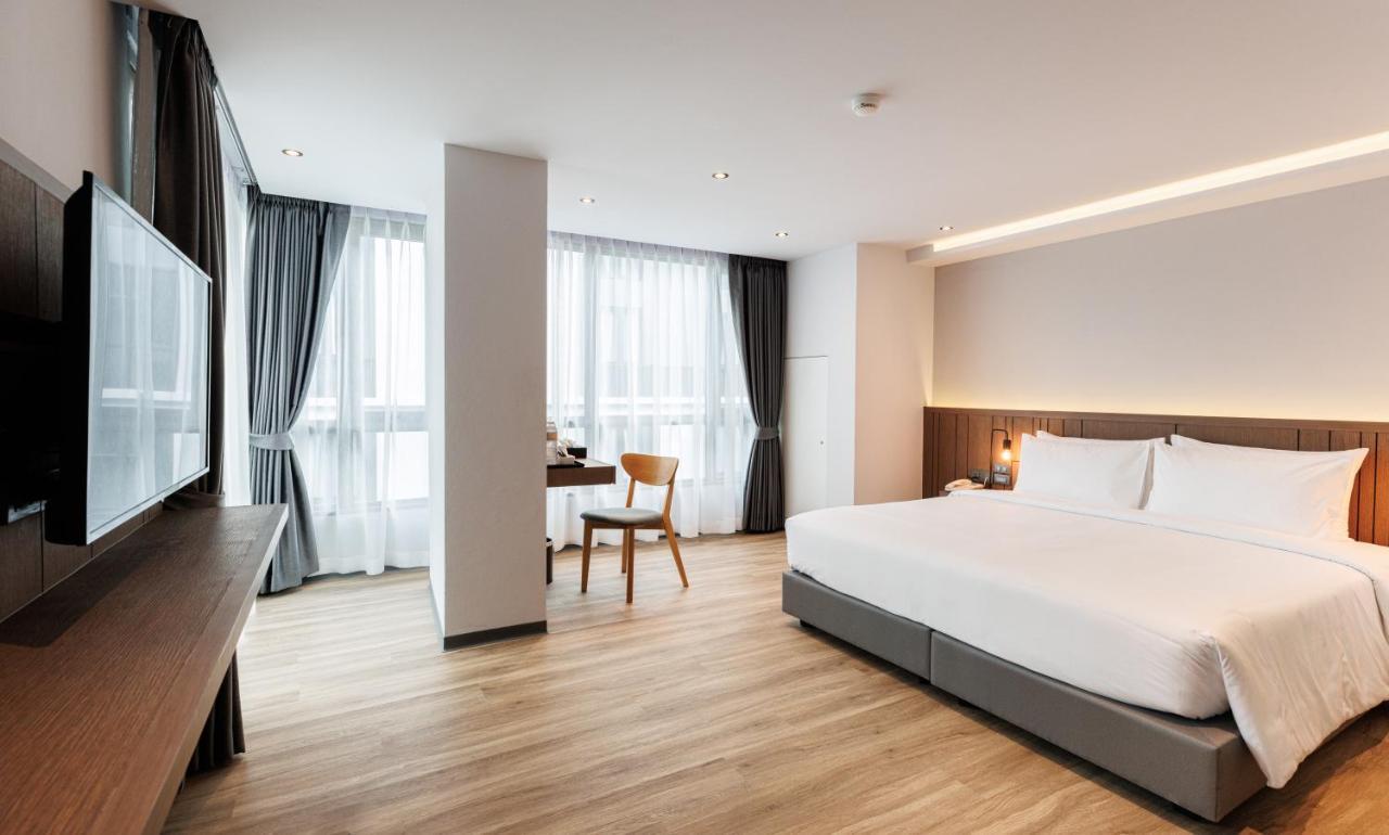 Pure Eleven Hotel Bangkok Makkasan Exterior photo